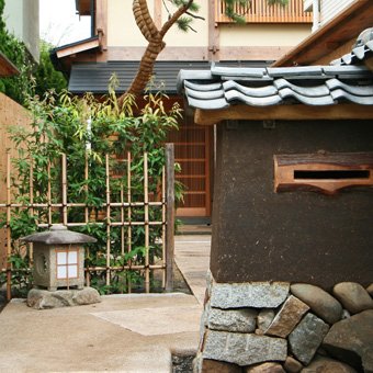 日本家屋の土塀