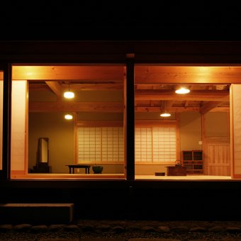 日本家屋・夜の室内風景