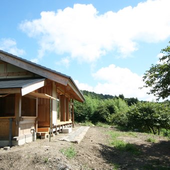 伝統構法石場建ての平屋建て住宅