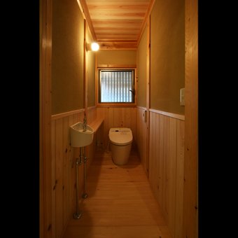 伝統構法の家のトイレ