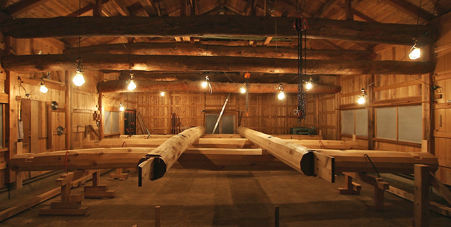 木造伝統工法の丸太地組-大工作業場-設計施工 惺々舎